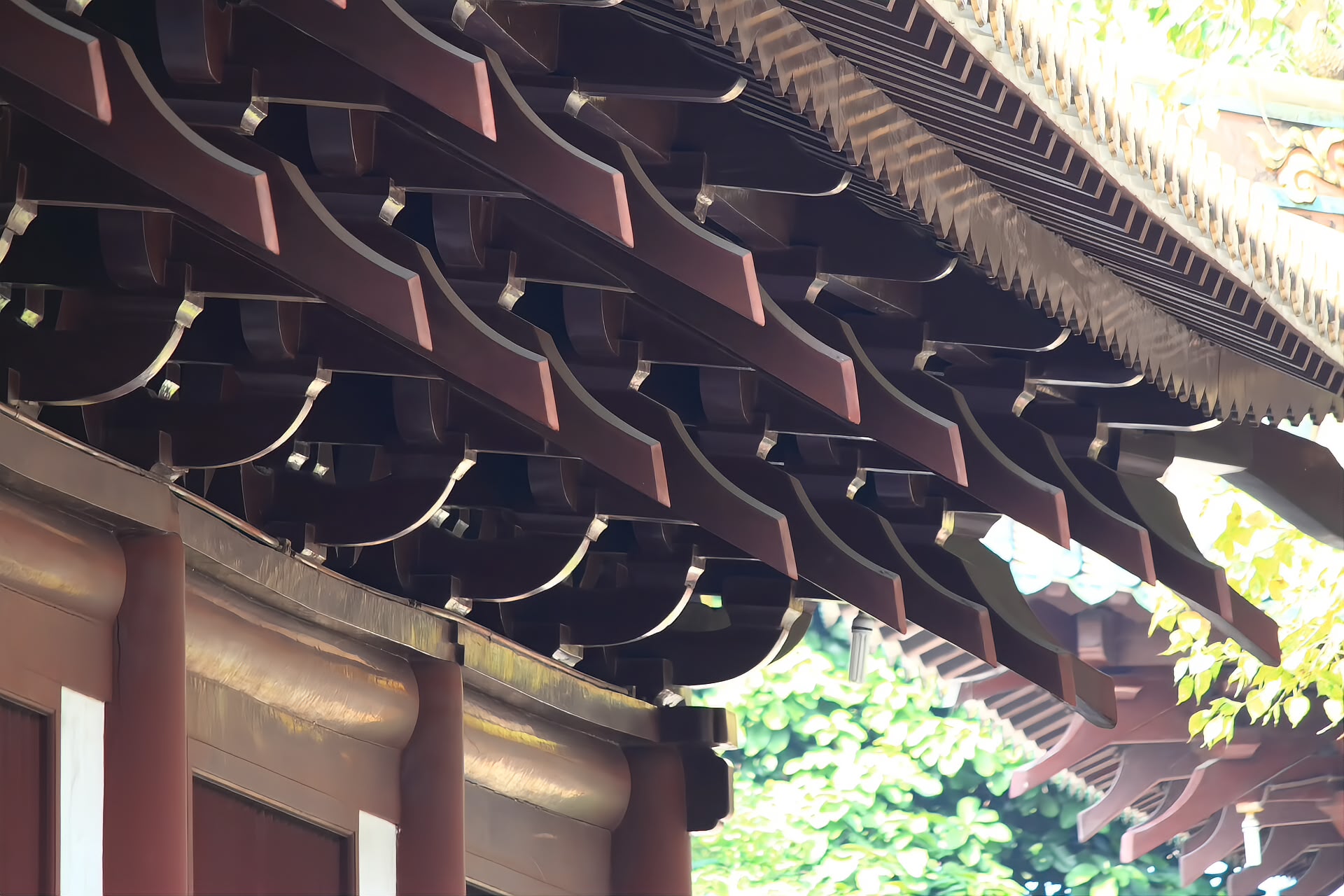 Red timber bracket clusters under the eaves of a hall at Guangxiao Temple