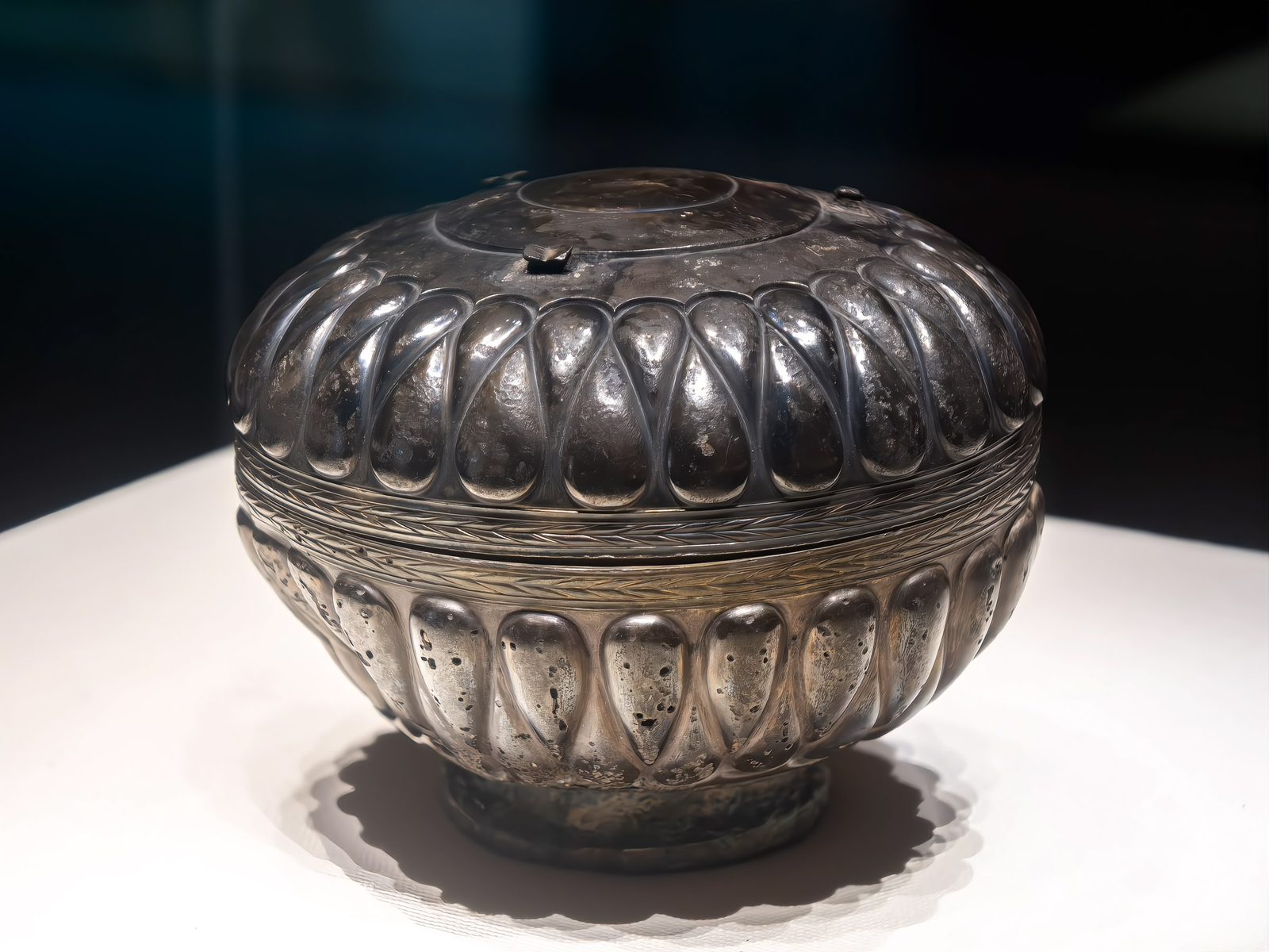 The garlic-patterned silver box from the Nanyue King's Tomb: a lobed silver vessel of West Asian style, dark with age, displayed in a lit case