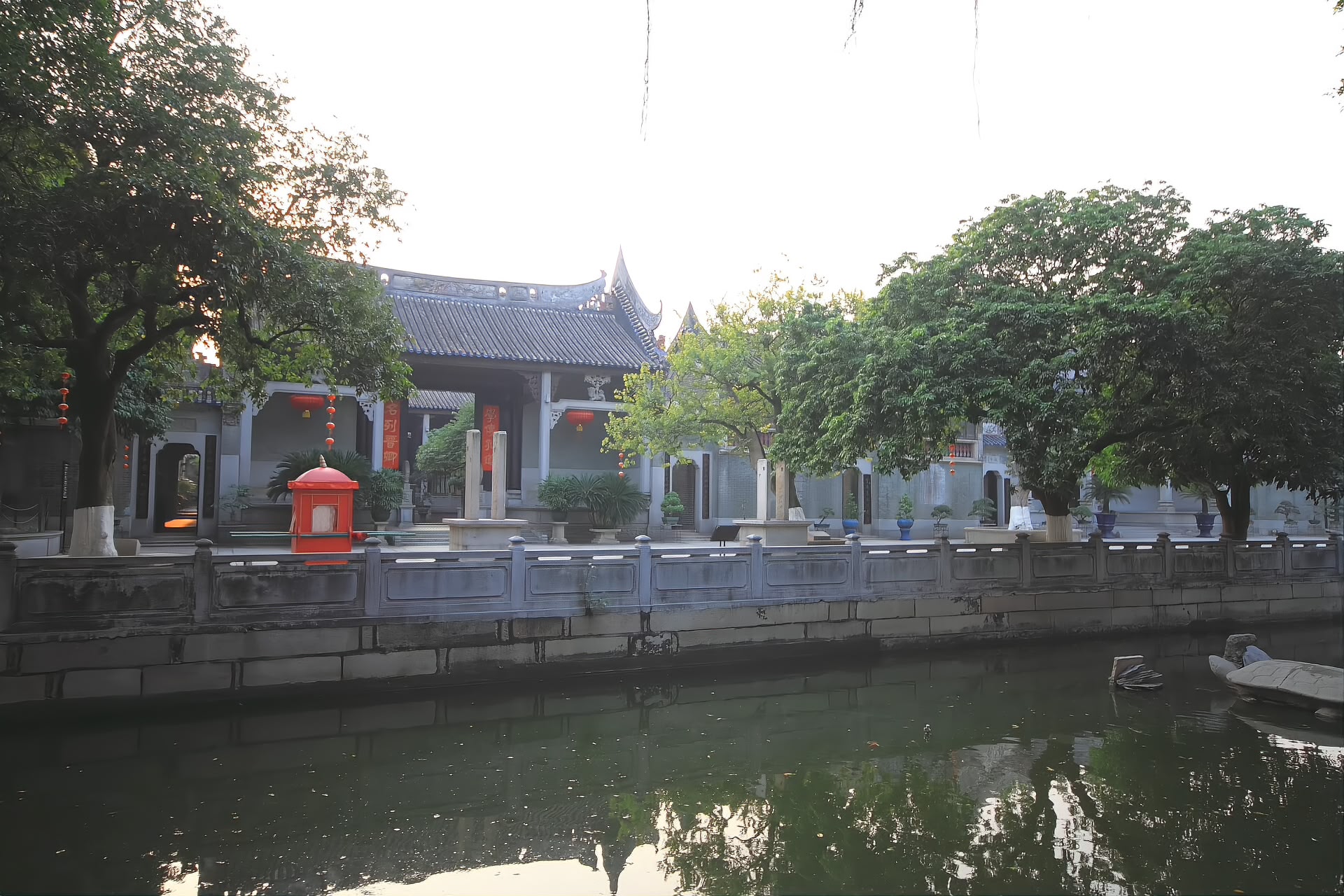 The pond and halls of Yuyin Shanfang seen across the water