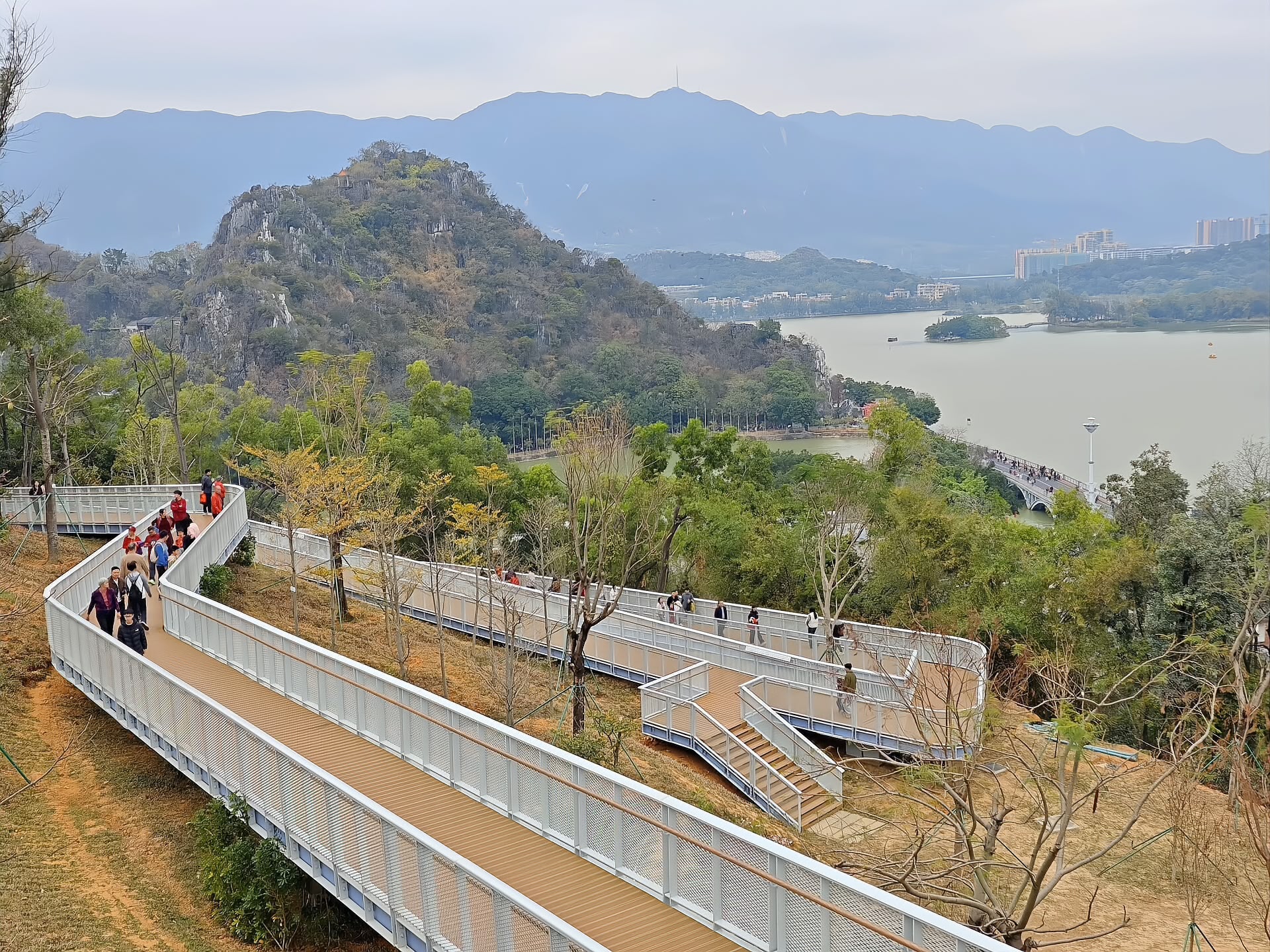 The lakeside greenway boardwalk below the crags at Star Lake, Zhaoqing